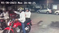 Câmera de segurança flagra roubo de moto na zona oeste de SP (Reprodução)